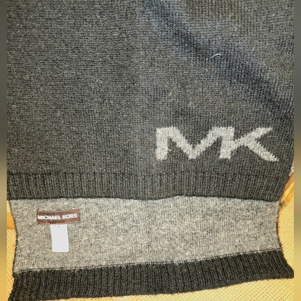 Michael Kors Men's Black and Gray Knit Scarf